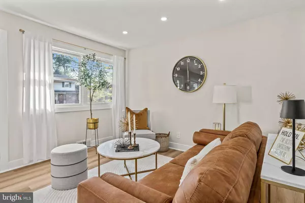 315 CRAWFORD AVE, Maple Shade, NJ 08052