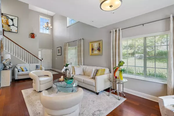 225 NICOLE DR #A, South Elgin, IL 60177