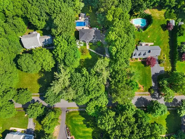 27 Village Woods Rd, Haverhill, MA 01832