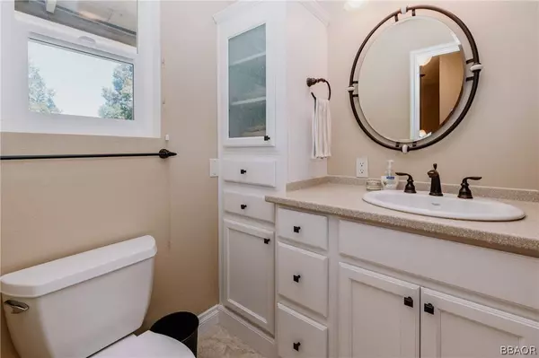 195 Rockledge #195, Lake Arrowhead, CA 92352