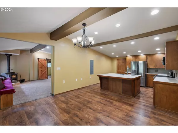 128 Lakeview DR, Silver Lake, WA 98645