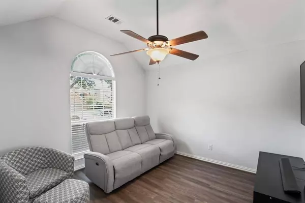 2460 Beachview Drive, Grand Prairie, TX 75054