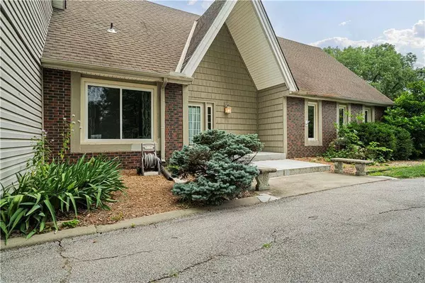 20195 S Countryview DR, Spring Hill, KS 66083