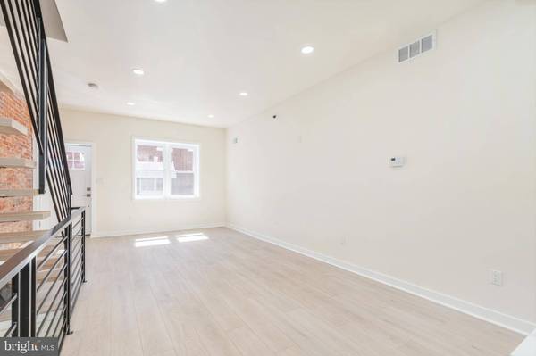 2418 S ISEMINGER ST, Philadelphia, PA 19148