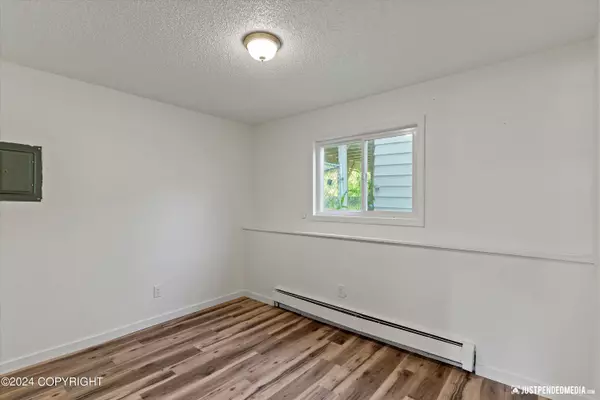 2041 Paxson DR, Anchorage, AK 99504