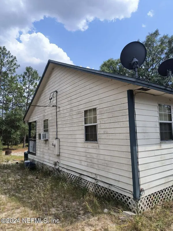 5825 SILVER SANDS CIR, Keystone Heights, FL 32656