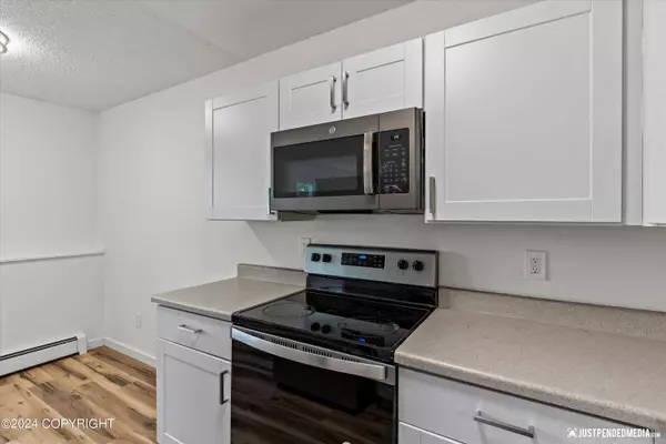 2041 Paxson DR, Anchorage, AK 99504