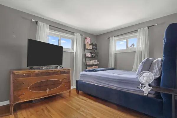 358 E LA PORTE DR, Addison, IL 60101