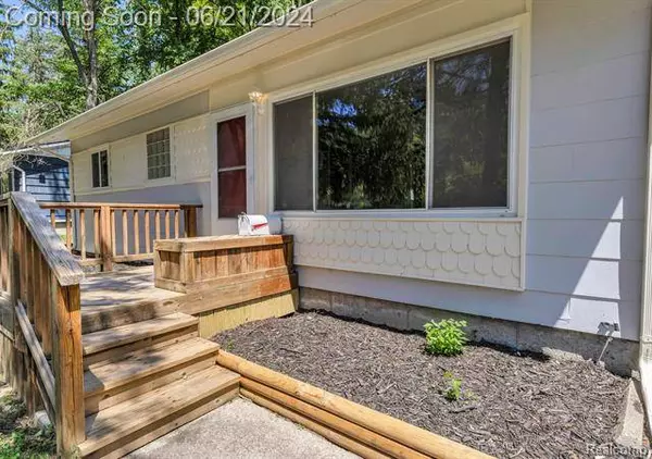 1918 PONTIAC Trail, Ann Arbor, MI 48105