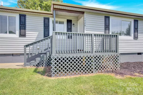 1008 Academy CIR, Dallas, NC 28034