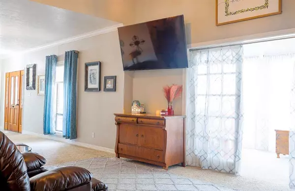 208 S Texana ST, Hallettsville, TX 77964