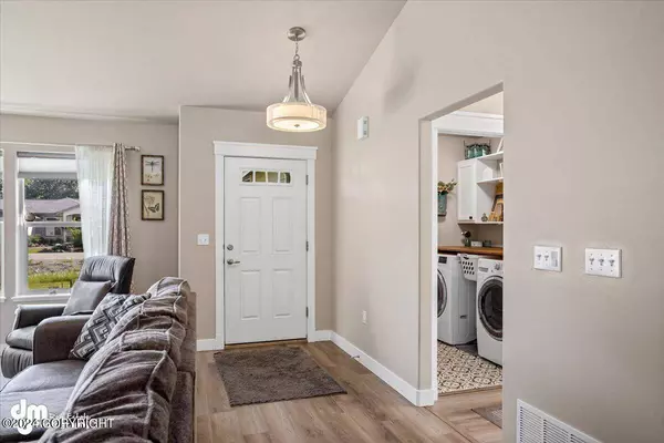 1343 E Esty DR, Palmer, AK 99645