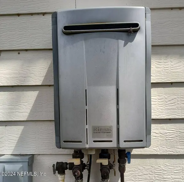 5825 SILVER SANDS CIR, Keystone Heights, FL 32656