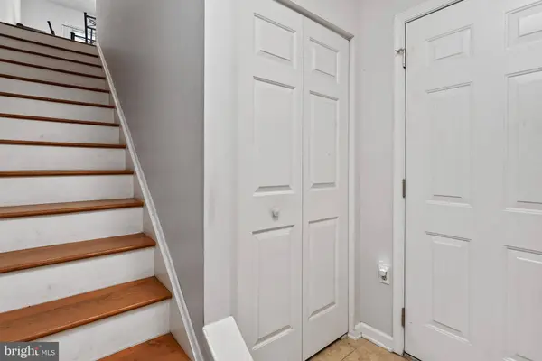 2266 N POINT DR, York, PA 17406