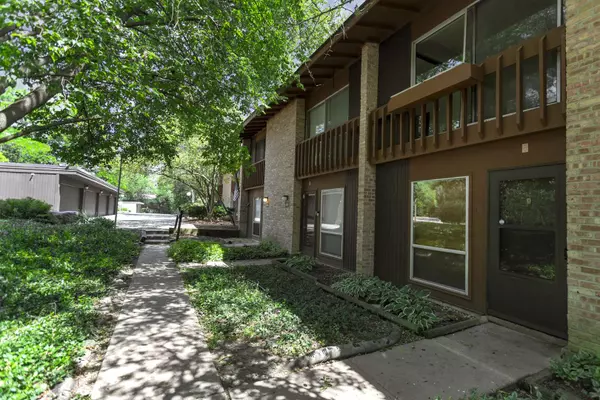 5913 Meadow DR #155-G, Lisle, IL 60532