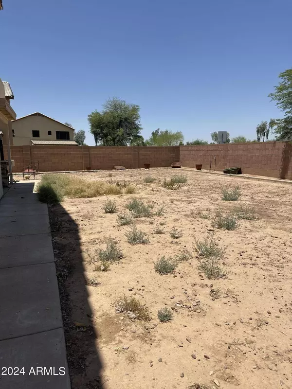 8110 W Hess Avenue, Phoenix, AZ 85043