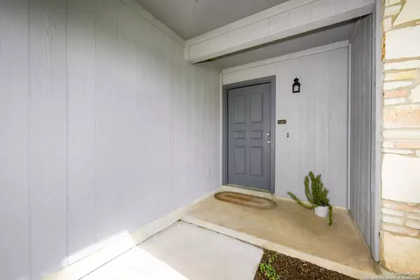 2923 TIMBER VIEW DR, San Antonio, TX 78251-2326