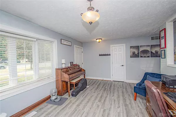 8125 Meadowlark Drive, Franklin, OH 45005