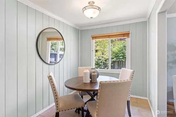 19245 75th Ave NE, Kenmore, WA 98028