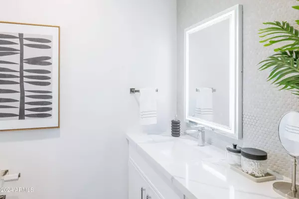 2015 E TURNEY Avenue, Phoenix, AZ 85016