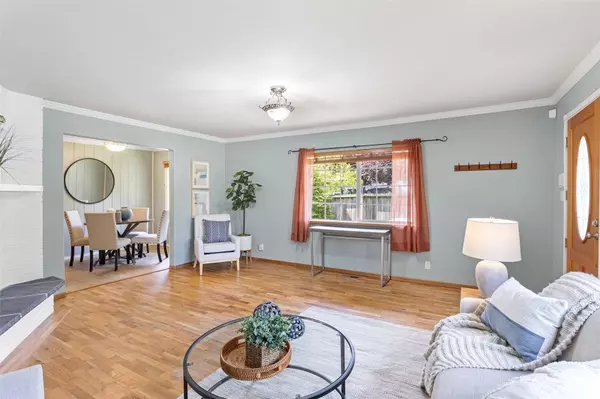 19245 75th Ave NE, Kenmore, WA 98028