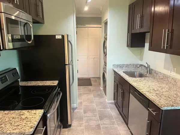 1615 Maple TER #3L, Lisle, IL 60532