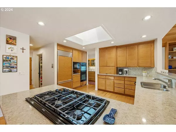 17288 CEDAR RD, Lake Oswego, OR 97034