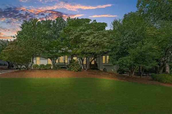 300 Saddle Creek DR, Roswell, GA 30076