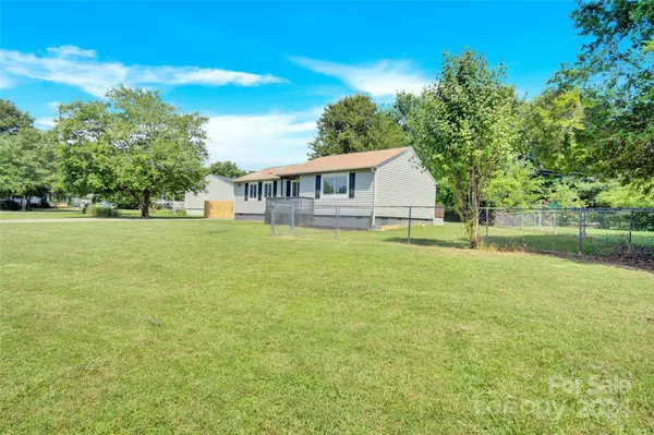 1008 Academy CIR, Dallas, NC 28034