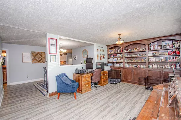 8125 Meadowlark Drive, Franklin, OH 45005