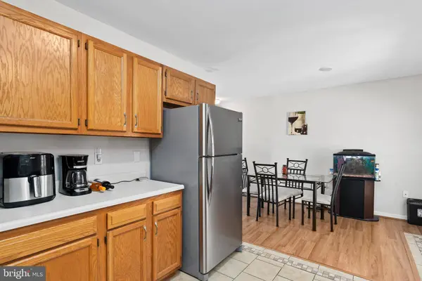 2266 N POINT DR, York, PA 17406