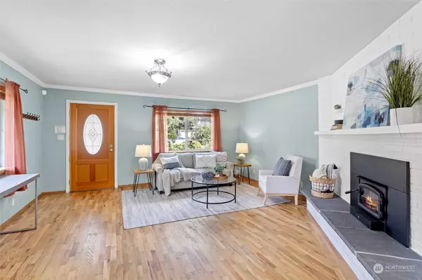 19245 75th Ave NE, Kenmore, WA 98028