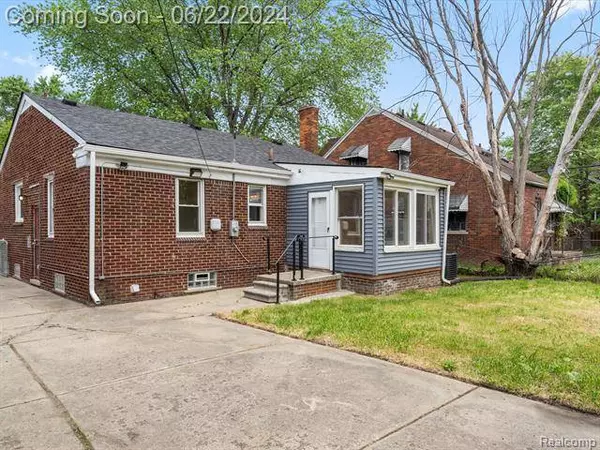 15508 CARLISLE Street, Detroit, MI 48205