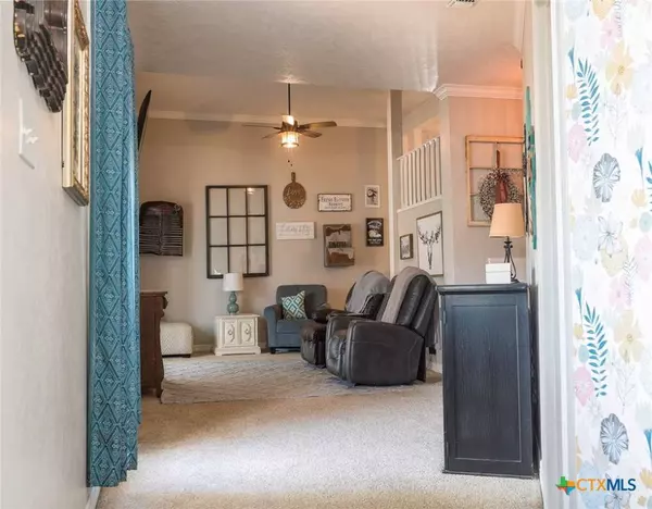 208 S Texana ST, Hallettsville, TX 77964