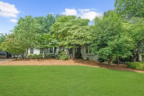 300 Saddle Creek DR, Roswell, GA 30076