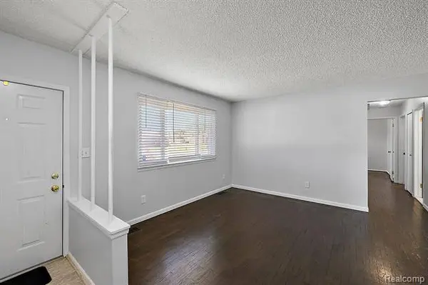 12867 Ray Drive, Warren, MI 48088