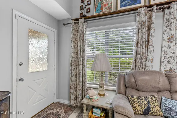 818 Harbor Bend Drive, Brandon, MS 39047