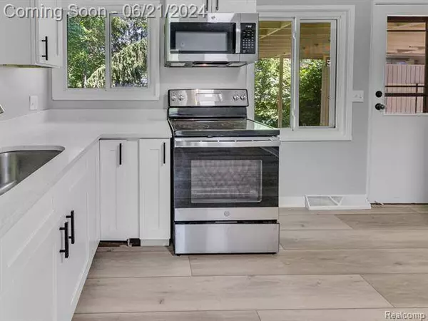 1918 PONTIAC Trail, Ann Arbor, MI 48105