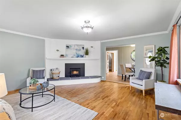 19245 75th Ave NE, Kenmore, WA 98028