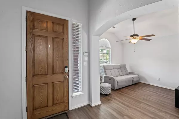 2460 Beachview Drive, Grand Prairie, TX 75054