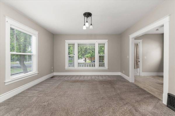 1211 E Augusta Ave, Spokane, WA 99207