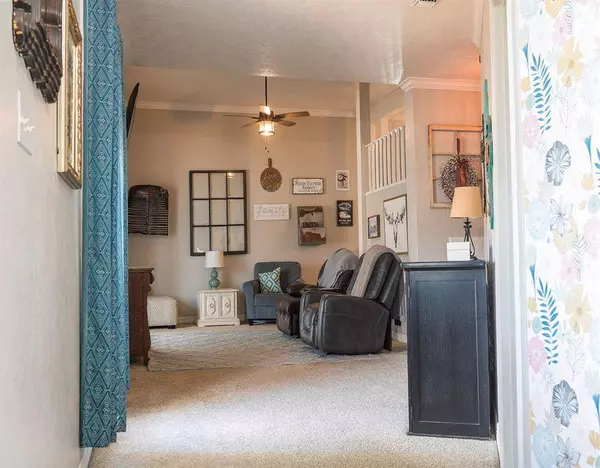 208 S Texana ST, Hallettsville, TX 77964