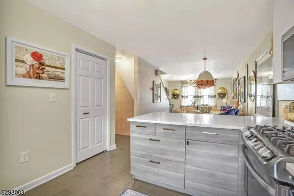 30 Hoffman Pl, Irvington Twp., NJ 07111