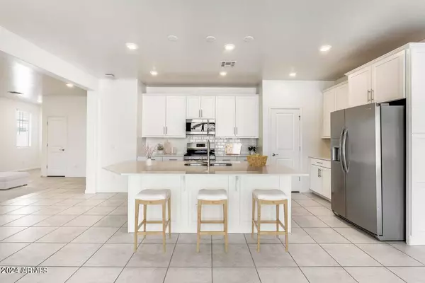9430 W MINNEZONA Avenue, Phoenix, AZ 85037