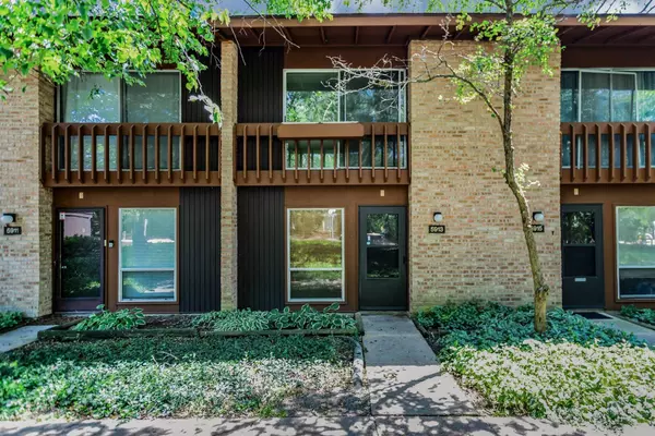 5913 Meadow DR #155-G, Lisle, IL 60532