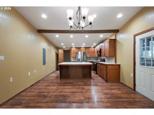 128 Lakeview DR, Silver Lake, WA 98645