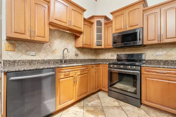 8642 Menard Avenue, Burbank, IL 60459