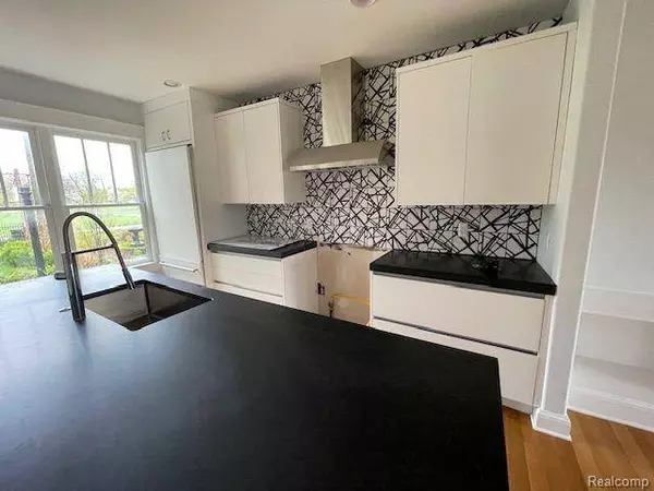 370 E GRAND Boulevard, Detroit, MI 48207