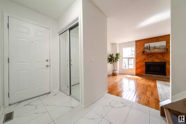 2459 78 ST NW, Edmonton, AB T6K 3W3