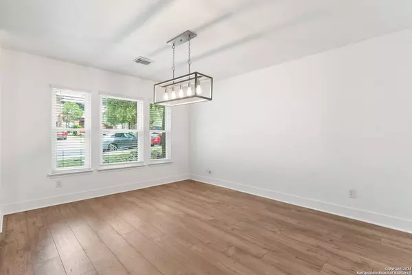 727 CLOVER CRK, San Antonio, TX 78245-2335